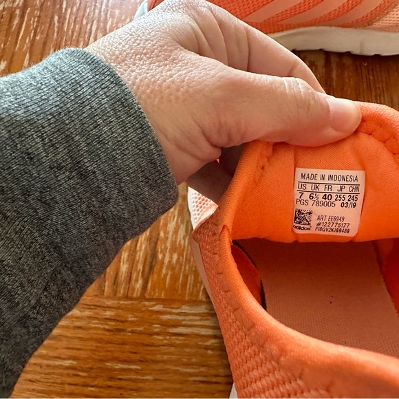 Adidas shoes - Picture 2 of 4